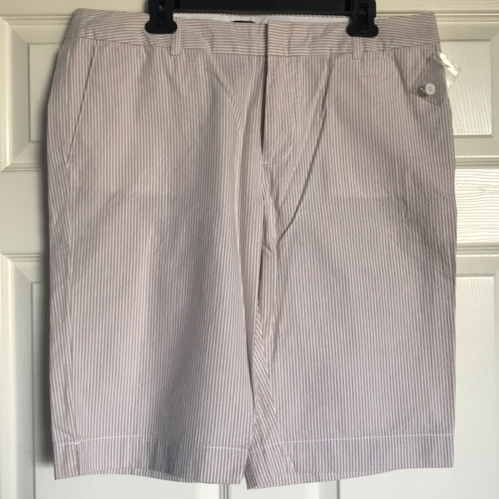 💜New GAP khaki and white shorts 💜 SALE 3 for $15